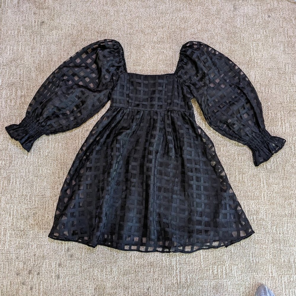 Aiblee short Black dress with puffy black mesh sleeves & square neckline Medium